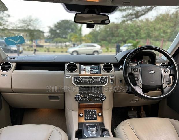 Land Rover Discovery 2014 Blue