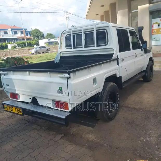 Toyota Land Cruiser 4.0 V6 DLX 2014 White