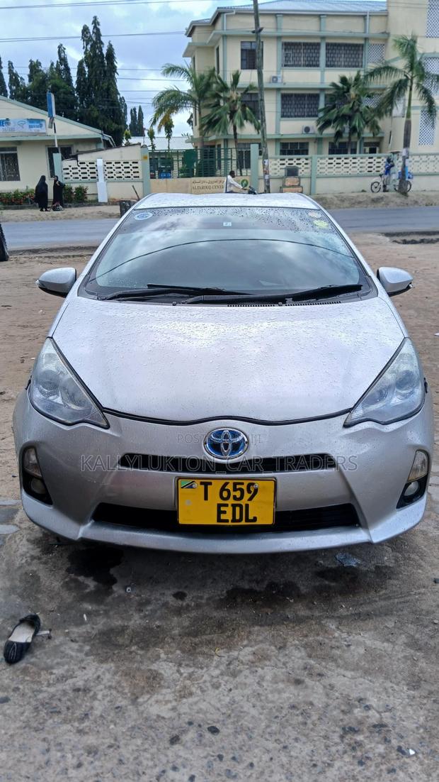 Toyota Aqua 2012 Silver