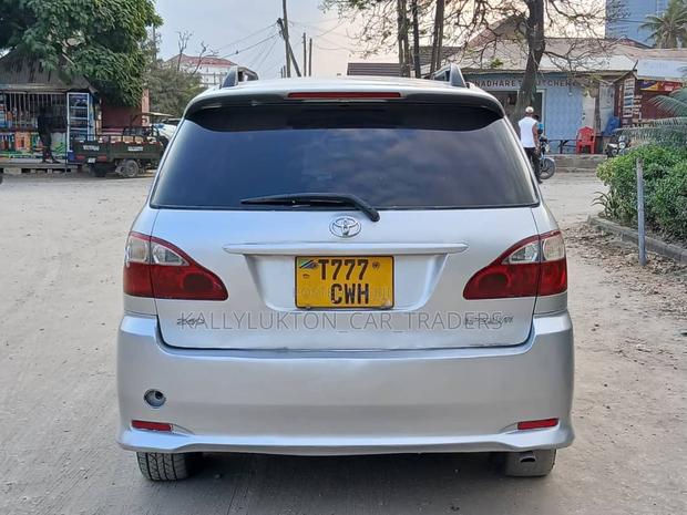Toyota Ipsum 2004 Silver