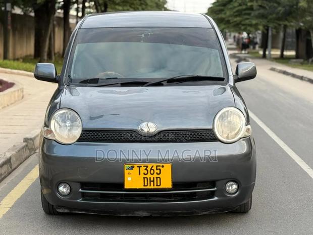 Toyota Sienta 1.5 AWD 2006 Gray