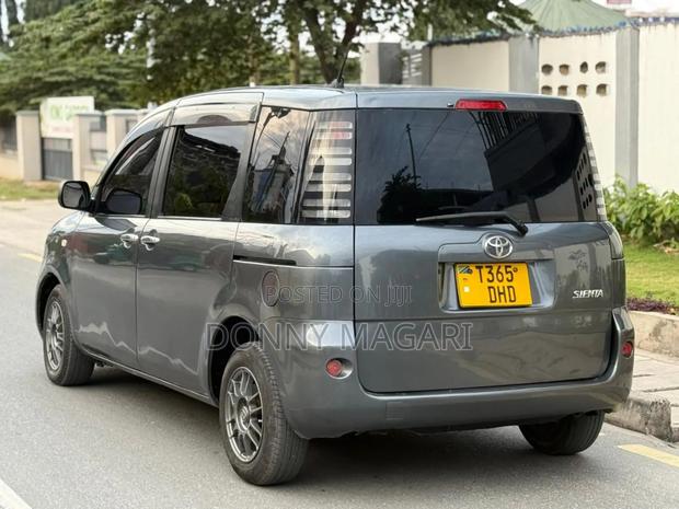 Toyota Sienta 1.5 AWD 2006 Gray