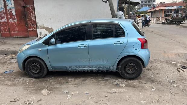 Toyota Vitz 1.3 FWD 5dr 2005 Blue