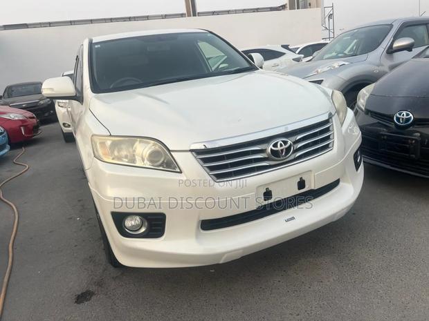Toyota Vanguard 2011 White