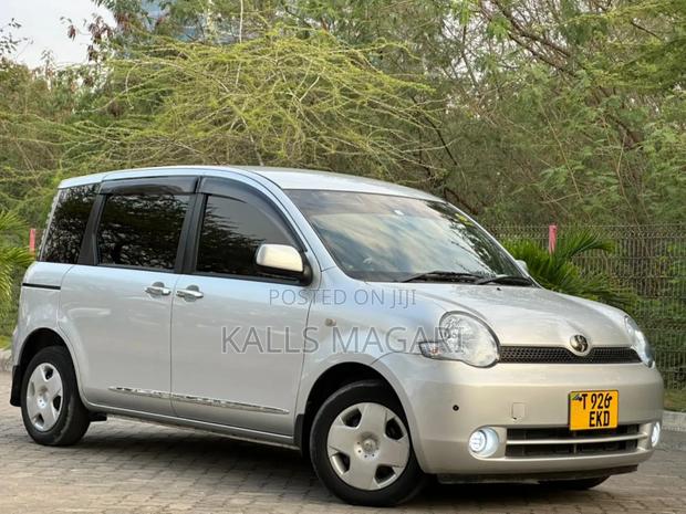 Toyota Sienta 2008 Silver