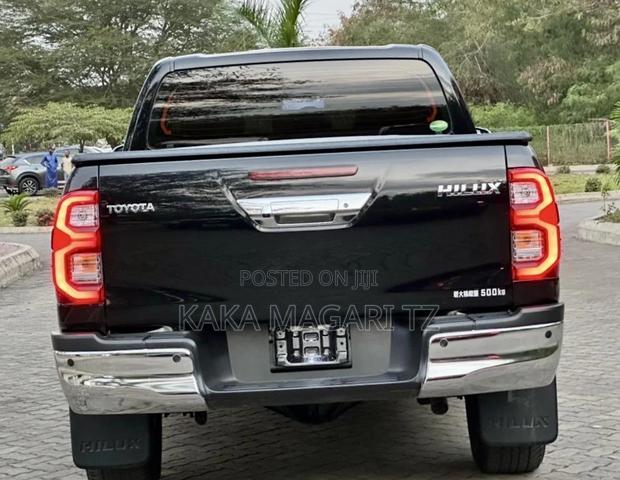 Toyota Hilux 2021 Black