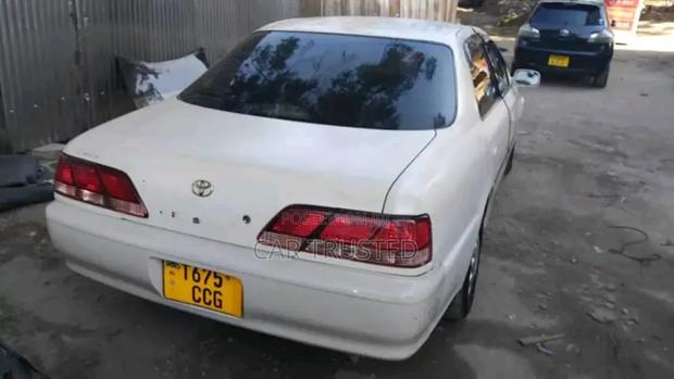 Toyota Cresta 2001 White