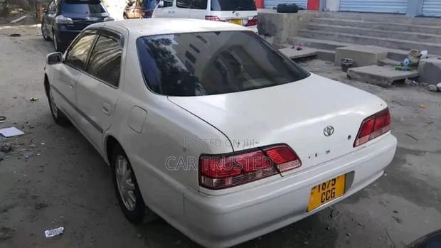 Toyota Cresta 2001 White