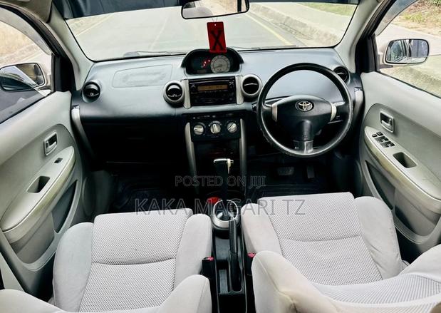 Toyota IST 2006 Gold