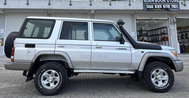 Toyota Land Cruiser 2007 Silver