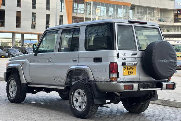 Toyota Land Cruiser 2007 Silver
