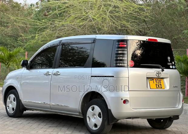 Toyota Sienta 2006 Silver