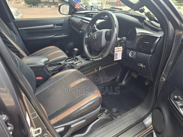 Toyota Hilux 2020 Black