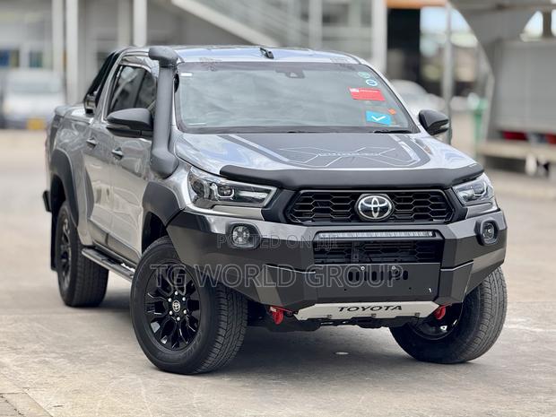 Toyota Hilux Revo Double Cab Deisel 2.8 AWD 2022 Silver