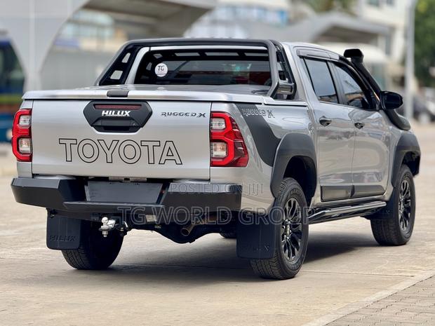 Toyota Hilux Revo Double Cab Deisel 2.8 AWD 2022 Silver