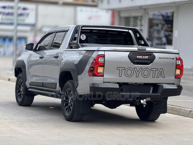 Toyota Hilux Revo Double Cab Deisel 2.8 AWD 2022 Silver