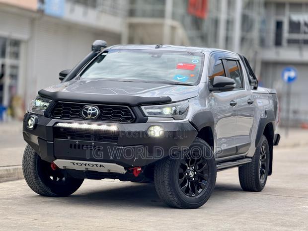 Toyota Hilux Revo Double Cab Deisel 2.8 AWD 2022 Silver