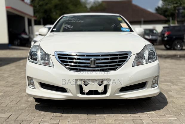 Toyota Crown 2010 White