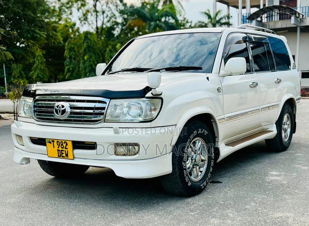 Toyota Land Cruiser 1999 White