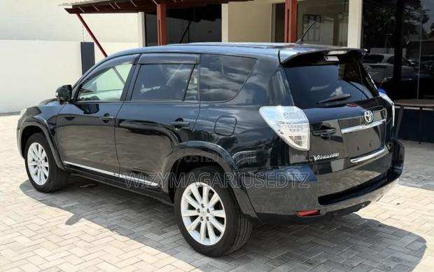 Toyota Vanguard 2012 Green