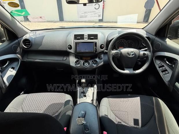 Toyota Vanguard 2012 Green