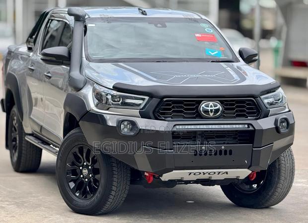 Toyota Hilux 2022 Gray