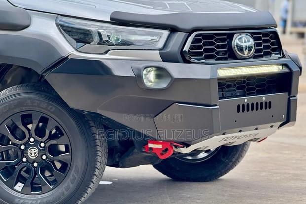 Toyota Hilux 2022 Gray