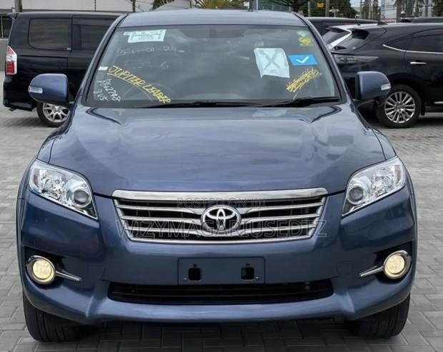 Toyota Vanguard 2013 Blue