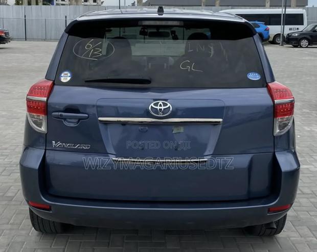 Toyota Vanguard 2013 Blue