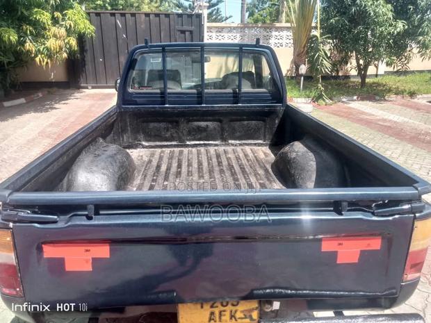 Toyota Hilux 1983 Blue