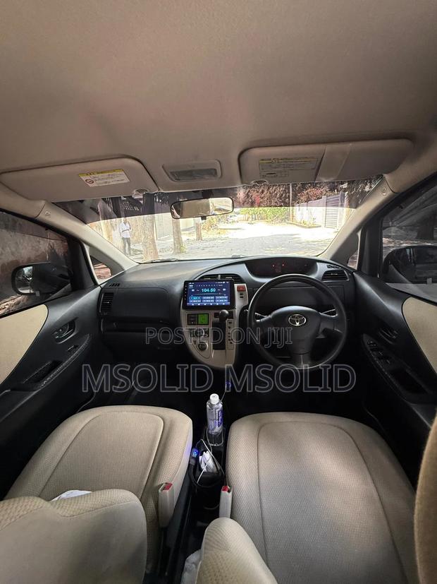 Toyota Ractis 2006 Gray