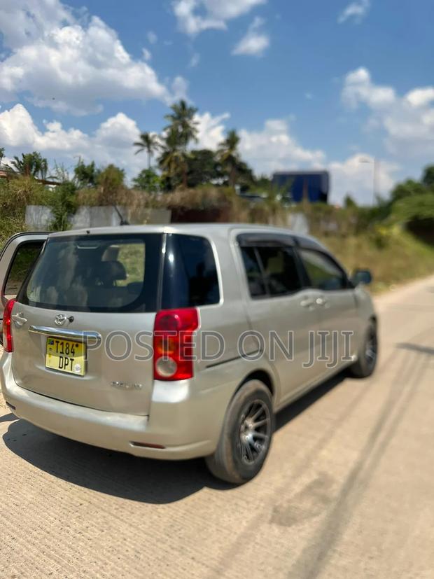 Toyota Raum 2004 Gold