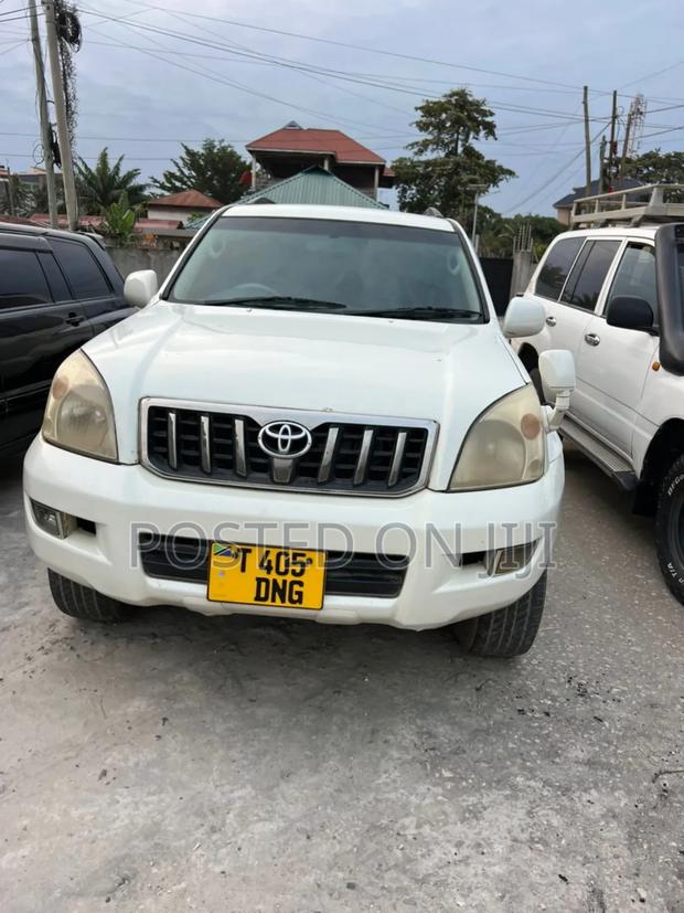 Toyota Land Cruiser 2005 White