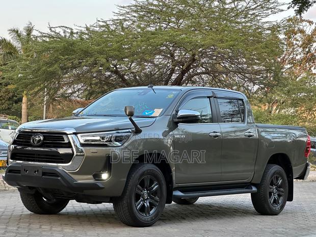 Toyota Hilux 2021 Green