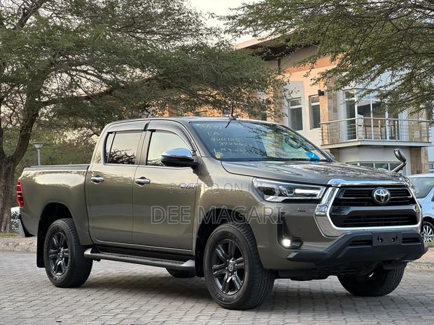 Toyota Hilux 2021 Green
