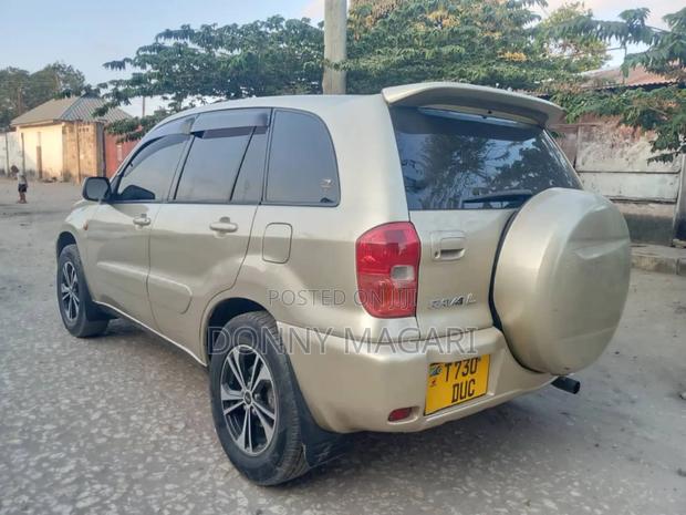 Toyota RAV4 2007 Gold
