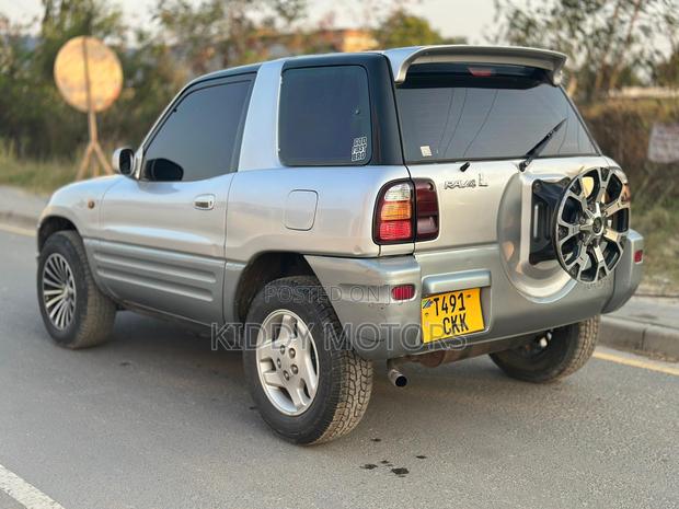 Toyota RAV4 1999 Silver