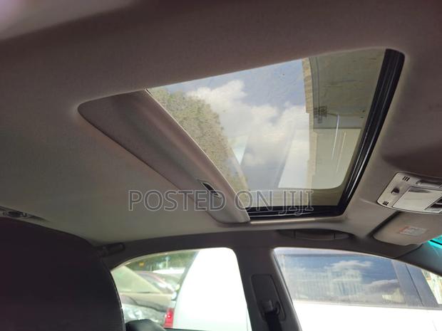 Toyota Crown 2006 White
