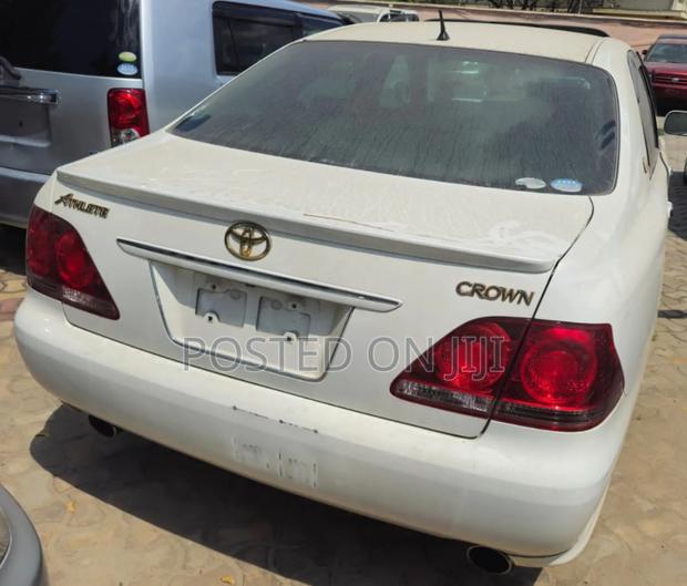 Toyota Crown 2006 White
