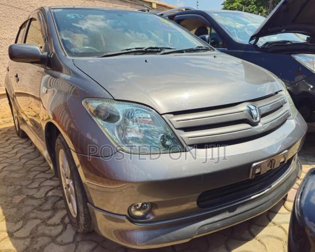 Toyota IST 2004 Gray