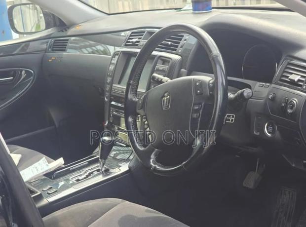 Toyota Crown 2006 Black