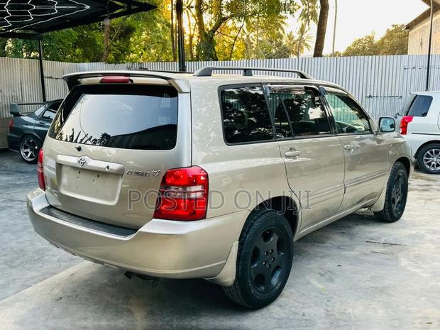Toyota Kluger 2005 Gold