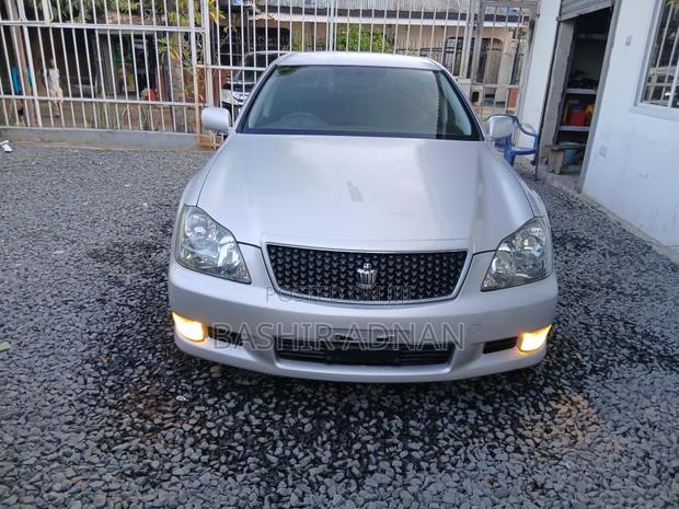 Toyota Crown 2006 Silver
