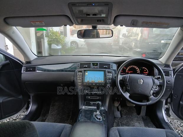 Toyota Crown 2006 Silver