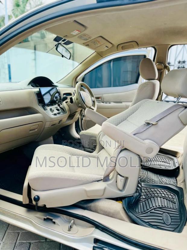 Toyota Ractis 2008 Gray