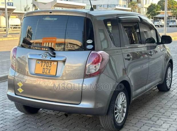 Toyota Ractis 2008 Gray