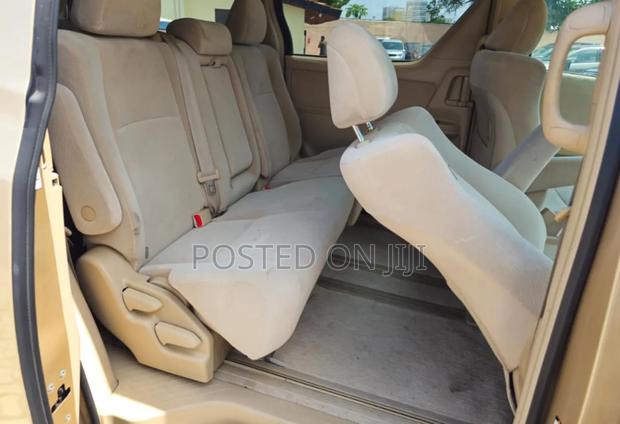 Toyota Alphard 2009 Gold