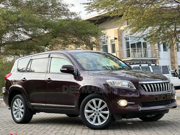 Toyota Vanguard 2010 Maroon