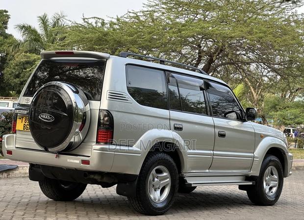 Toyota Land Cruiser Prado 2002 Silver