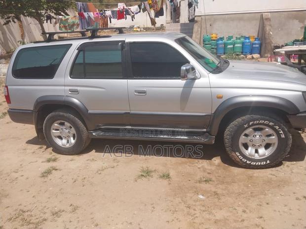 Toyota Hilux Surf 2000 Silver